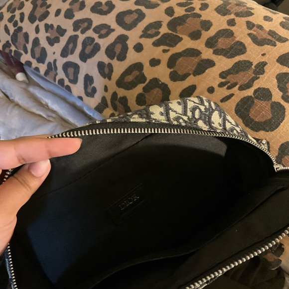 Dior mens safari bag, got it as a gift don’t want it anymore. - Picture 4 of 4